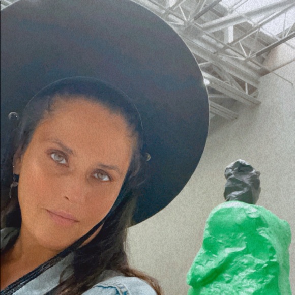 Meet your Posher, Sophie - Picture 3 of 3